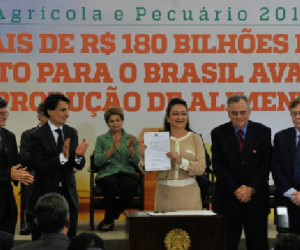 Presidente Dilma e ministra da Agricultura participaram ontem do lançamento 
(Foto: ELIZA FIÚZA/ARQUIVO)