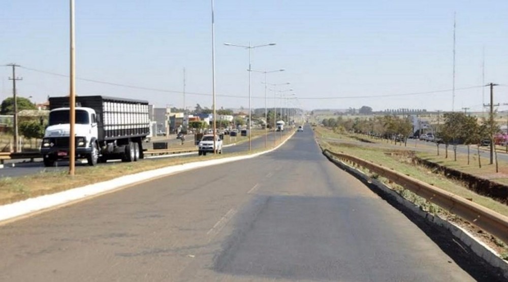 Estudo vai apontar capacidade e demandas de rodovia que governo quer privatizar Trecho da rodovia MS-306, em Chapadão do Sul (Foto: Prefeitura de Chapadão do Sul/Divulgação)