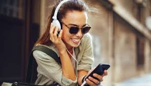 Uso excessivo de fones de ouvido pode causar perda da audição Foto Ilustrativa