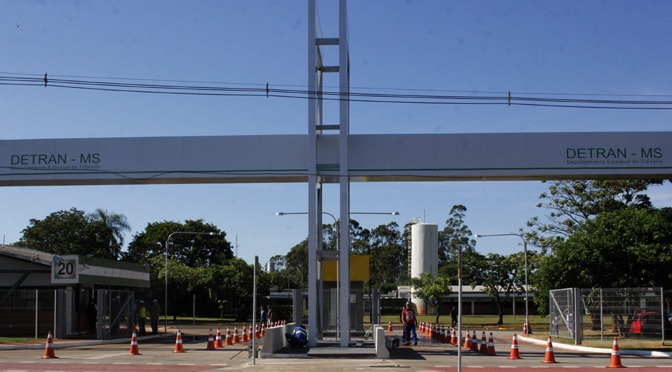 Projeto pretende congelar valor de taxas do Detran