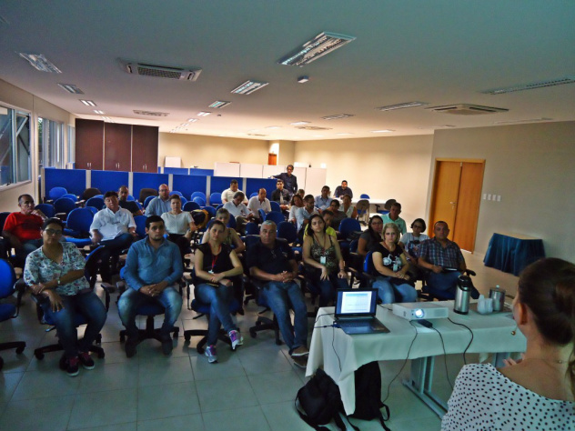 Secretária adjunta da SESAU discute reestruturação com sindicatos e servidores da saúde Reunião com os representantes dos sindicatos e servidores da Saúde. (Foto: Mario Abdo/PMCG)