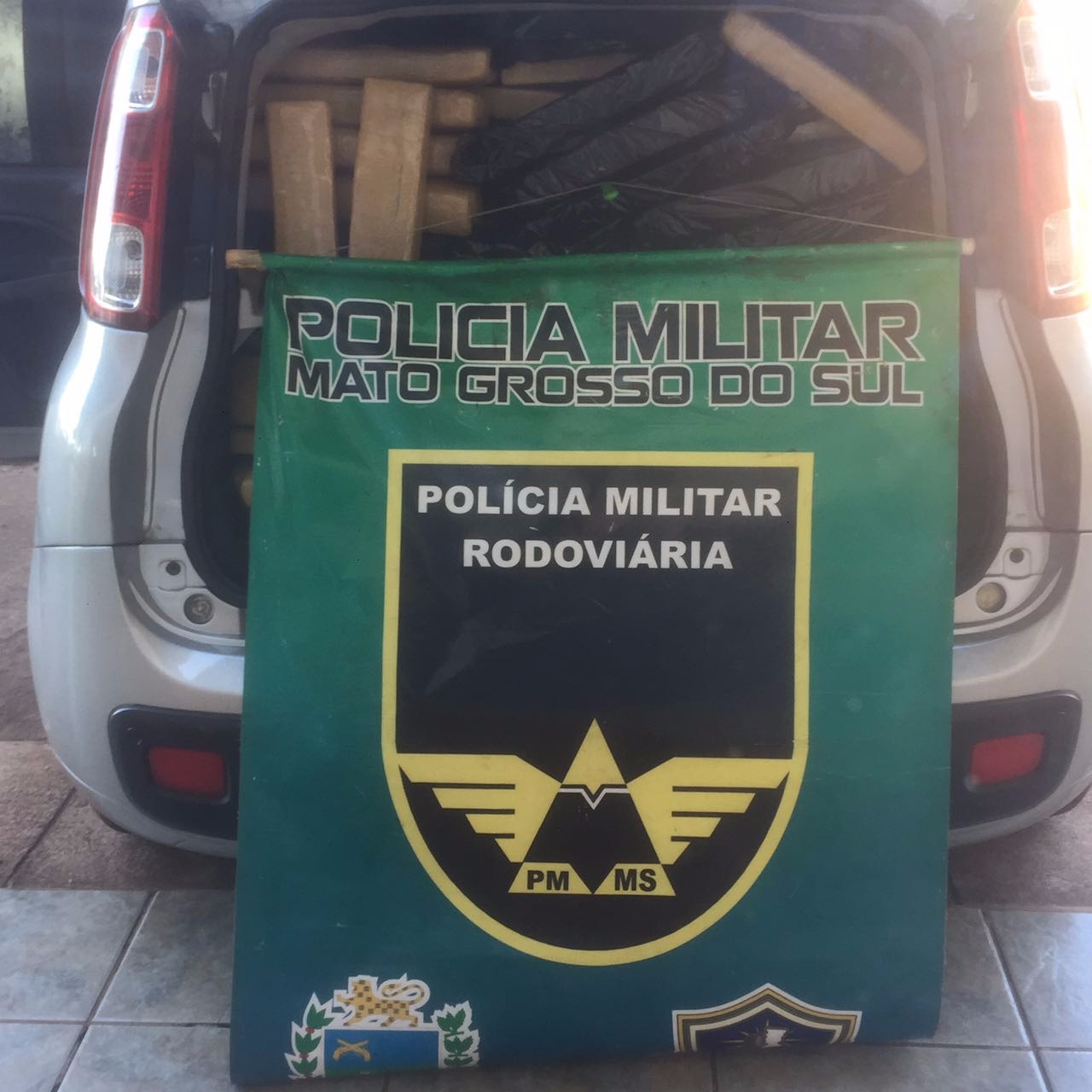 PRE em Vista Alegre apreende maconha e cocaína