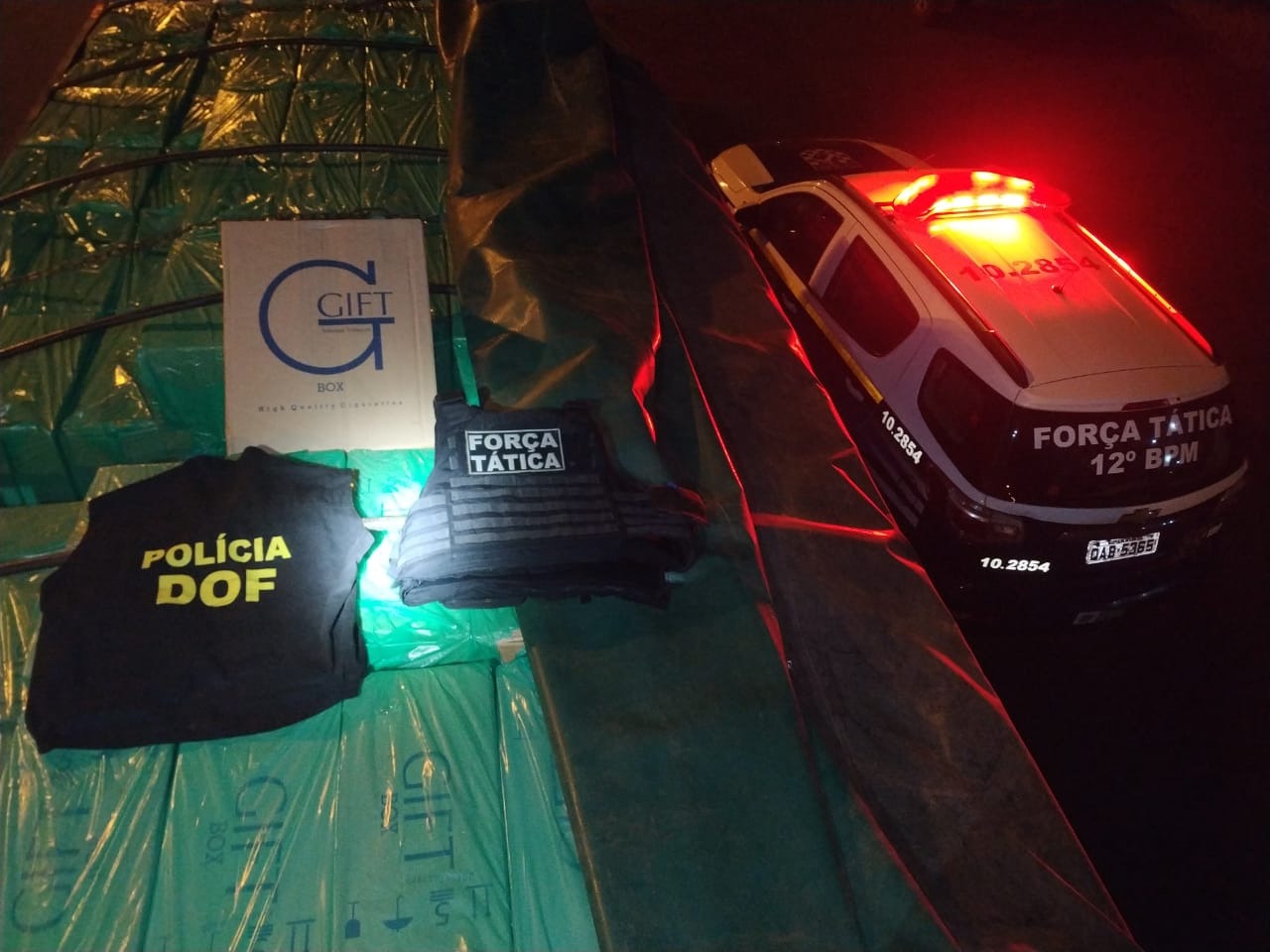 Caminhoneiro é preso em assentamento com 450 caixas de cigarros contrabandeados Divulgação