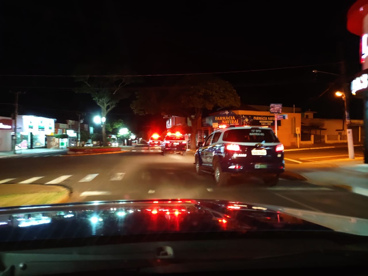 Viaturas da PM durante patrulhamento na Av. Calógeras com Av. Das Bandeiras. Divulgação