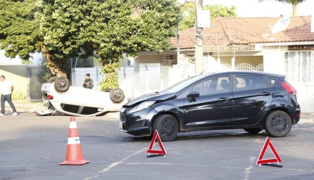 Funcionário pega carro escondido de patrão e causa acidente (Leonardo França/Midiamax)