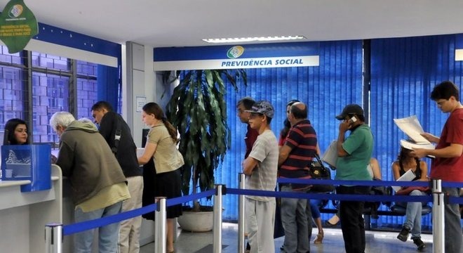 Quem já tinha direito até a entrada em vigor pode optar pela regra antiga ou nova
ANTÔNIO CRUZ/AGÊNCIA BRASIL
