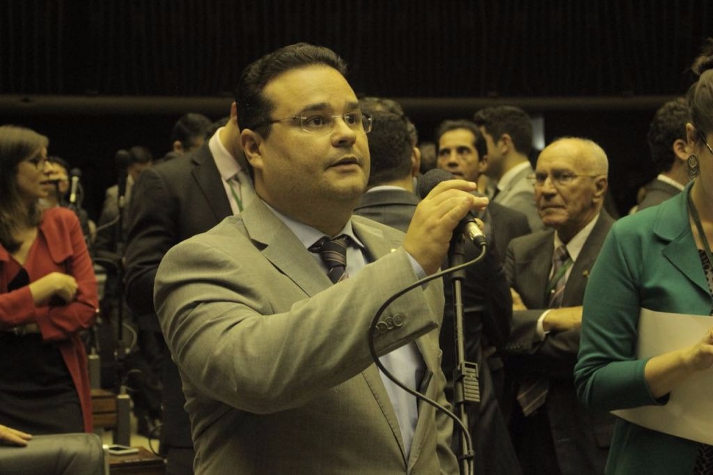 O deputado votou sim pela manutenção dos vetos aos projetos que definiam novas regras eleitorais (foto: Cláudio Basílio)