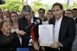 Prefeito Alcides Bernal reassume a Prefeitura da Capital