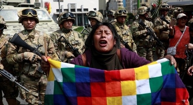 Confronto em manifestação deixa 5 mortos e 22 feridos na Bolívia Confrontos deixaram 5 mortos e 22 feridos em Cochabamba; manifestantes tentavam chegar a La Paz
Henry Romero/Reuters