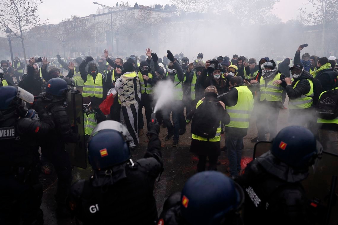 "Coletes amarelos" voltam às ruas de Paris ETIENNE LAURENT/EFE