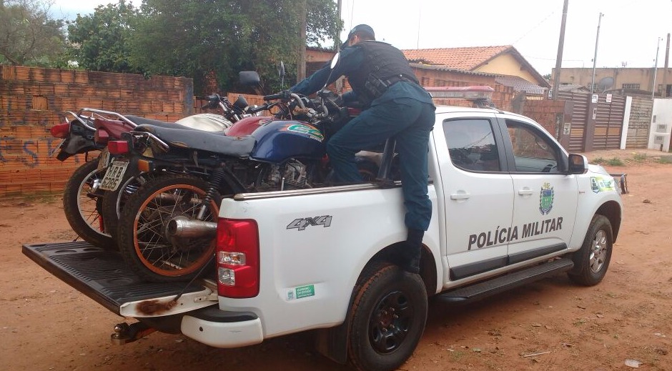 PM recupera três motos furtadas em casa no Lageado PM recupera três motos furtadas em casa no Lageado