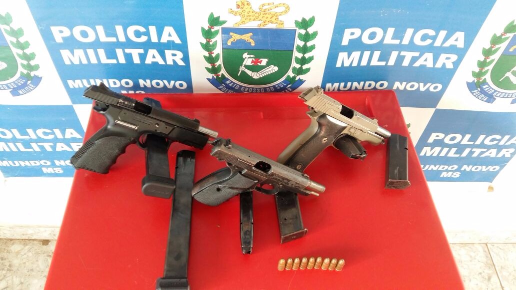 PM prende mulher com três pistolas 9mm em ônibus PM/Divulgação