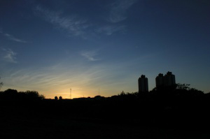 Em Campo Grande, a segunda-feira (7) começa com dia claro e mínima de 23ºC. (Foto: Marina Pacheco)