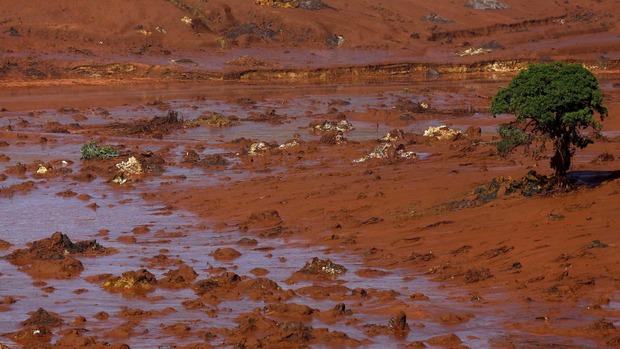 Samarco pede fim do cadastramento das vítimas na tragédia de Mariana