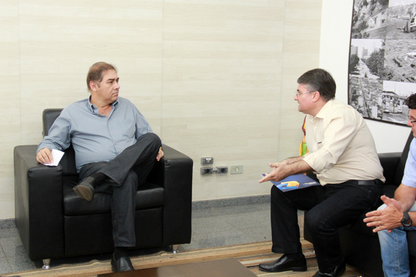 Prefeito Bernal e Acicg estudam parceria para ações no Natal