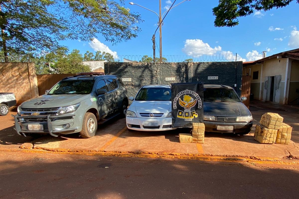 Em duas ocorrências, DOF apreende quase 900 quilos de drogas em dois carros de passeio