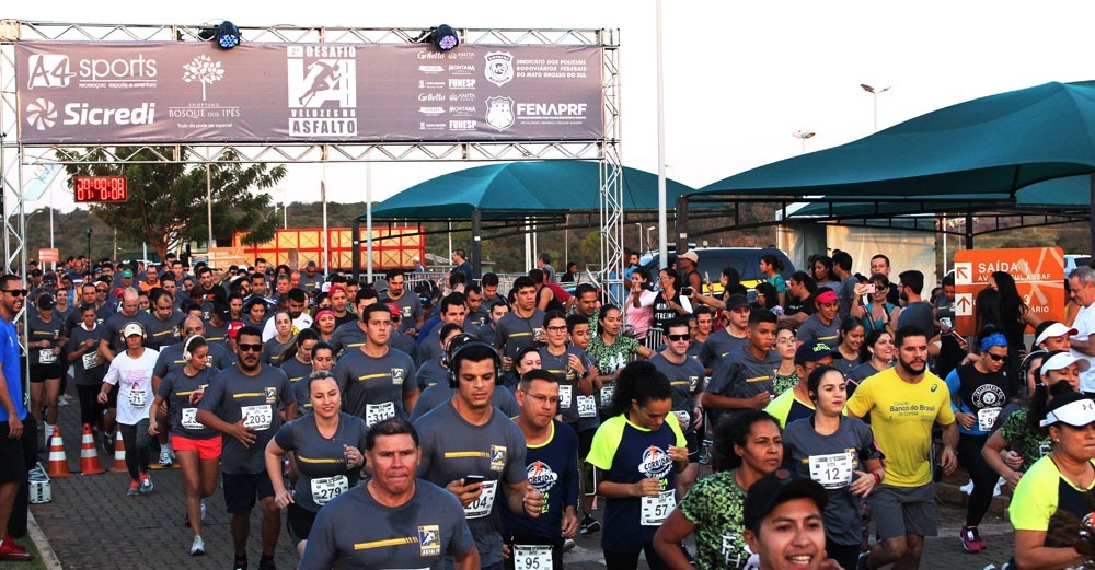 Prefeito Marcos Trad prestigia corrida em comemoração à criação da PRF Prefeito Marcos Trad prestigia corrida em comemoração à criação da PRF