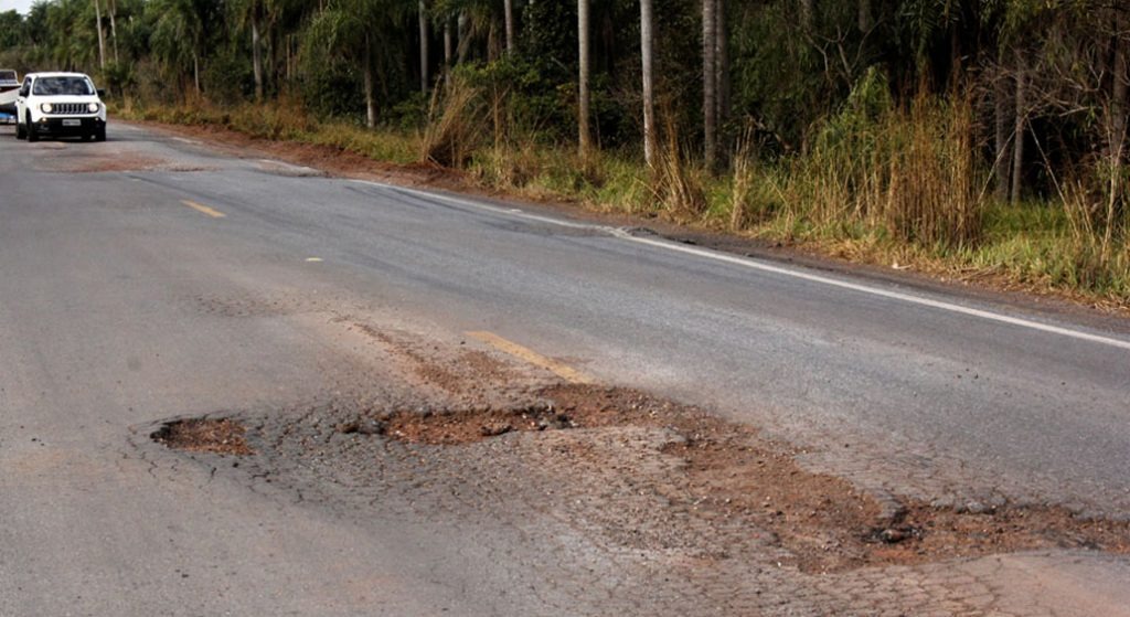 Governador destaca atuação da bancada federal para garantir a recuperação da BR-267 BR-267, entre Jardim e Porto Murtinho, tem trechos intransitáveis: manutenção foi autorizada pelo Dnit