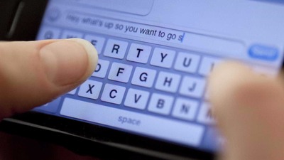 SMS, o meio de comunicação que mudou o mundo faz 25 anos SMS, o meio de comunicação que mudou o mundo faz 25 anos