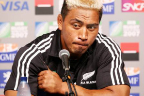 Jogador de rúgbi e mulher morrem em acidente de carro na França; filha sobreviveu Jerry Collins Foto: WILLIAM WEST / AFP