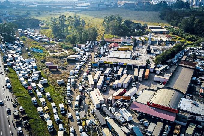 Greve dos caminhoneiros em 2018 parou o país e trouxe crise de desabastecimento - Nilton Cardin/Parceiro/Agência O Globo