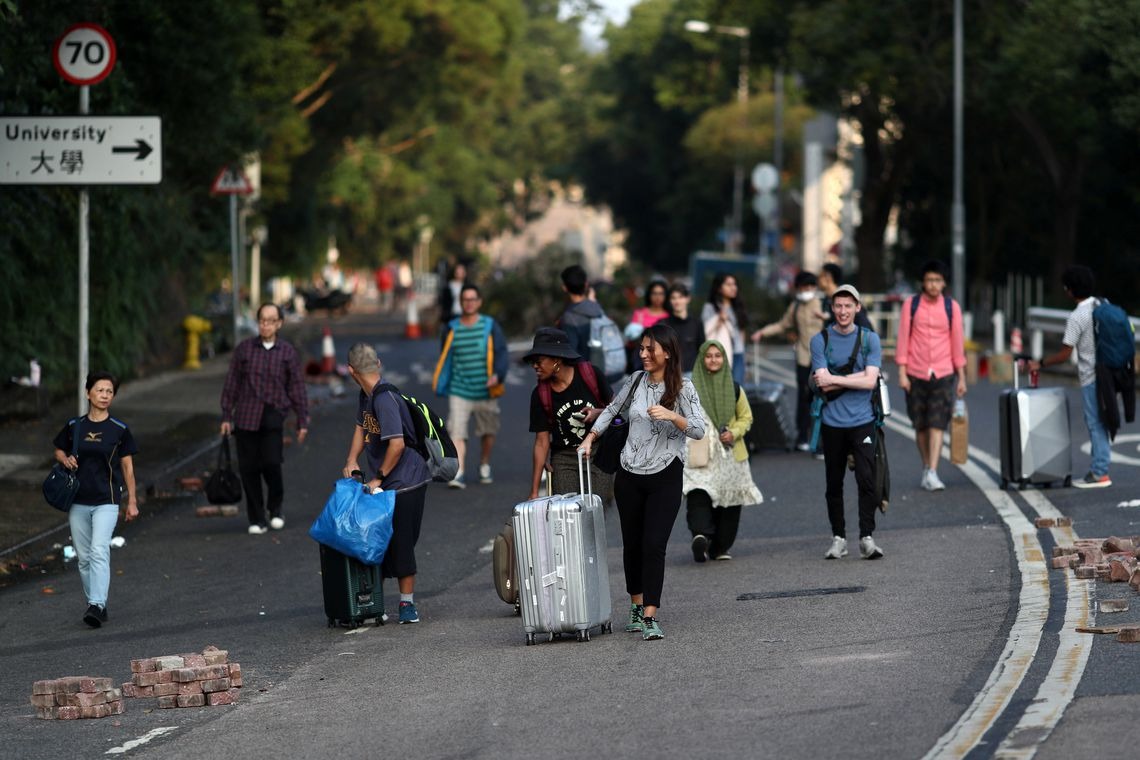 Hong Kong registra novos confrontos neste domingo Reuters/Athit Perawongmetha