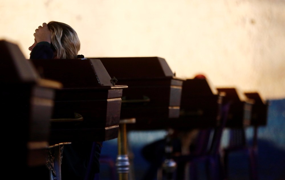 Corpos de vítimas da chacina de Pau D'arco são velados no Pará (Foto: Lunae Parracho/Reuters)