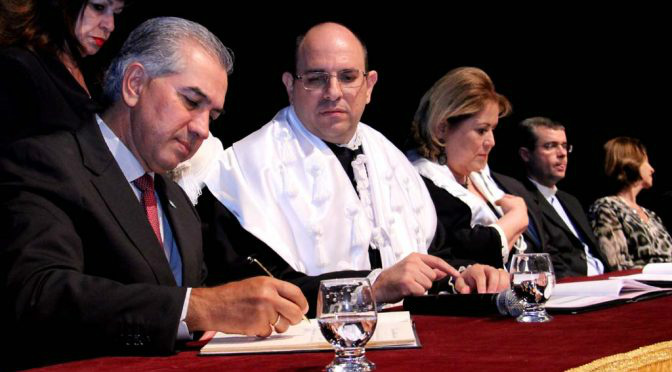 Turine assume a reitoria da UFMS e cita o Governo do Estado como exemplo de transparência Turine assume a reitoria da UFMS e cita o Governo do Estado como exemplo de transparência