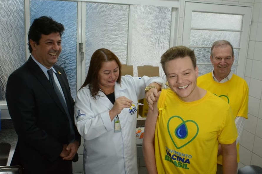 Michel Teló participa de campanha com slogan "Ai se eu te vacino” Bruno Henrique / Correio do Estado
