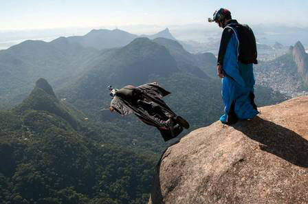 Atleta morre durante voo com wingsuit, no Espírito Santo Keds era conhecido por saltar de grandes alturas Foto: Reprodução/Facebook