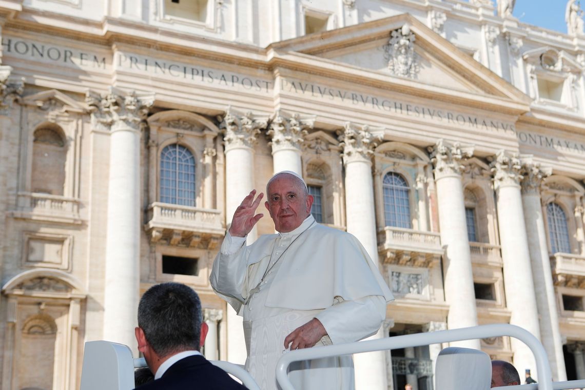 Papa Francisco almoça com os pobres REUTERS / Remo Casilli