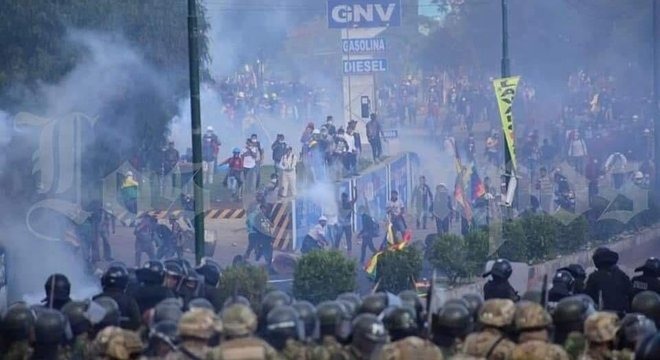Comissão de Direitos Humanos registra 23 mortos na Bolívia Apoiadores de Evo Morales entrem em confronto com a polícia e o exército
Reprodução Twitter/CIDH