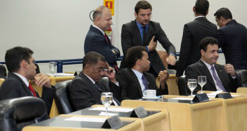 Vereadores votam quatro Projetos na sessão desta quinta-feira Vereadores votam quatro Projetos na sessão desta quinta-feira