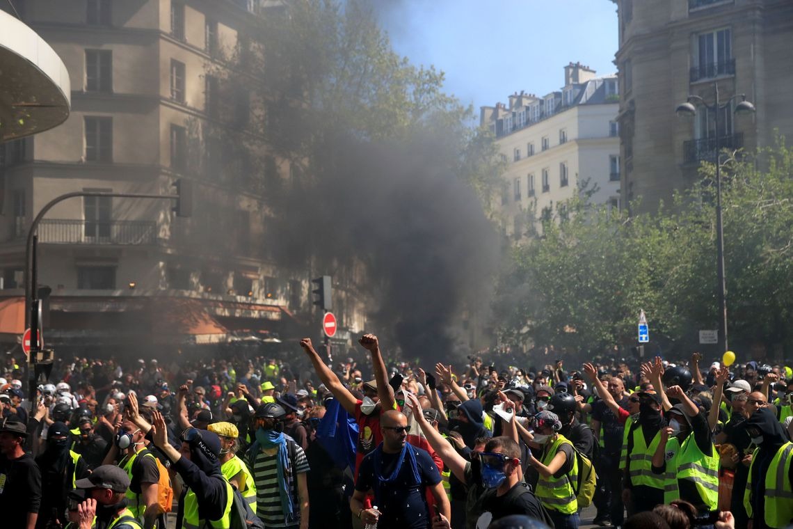 Polícia prende pelo menos 20 "coletes amarelos" em Paris Reuters/Gonzalo Fuentes