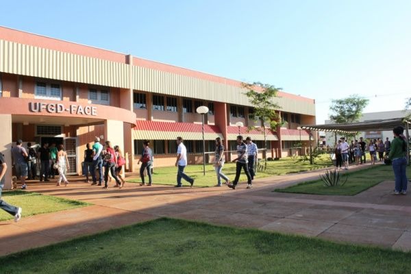 UFGD abre processo seletivo para professor temporário Divulgação