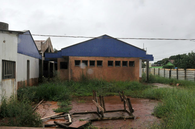 Obra do Ceinf do Jardim Centenário, executada pela Stenge, está paralisada desde 2014 - Foto: Valdenir Rezende / Correio do Estado