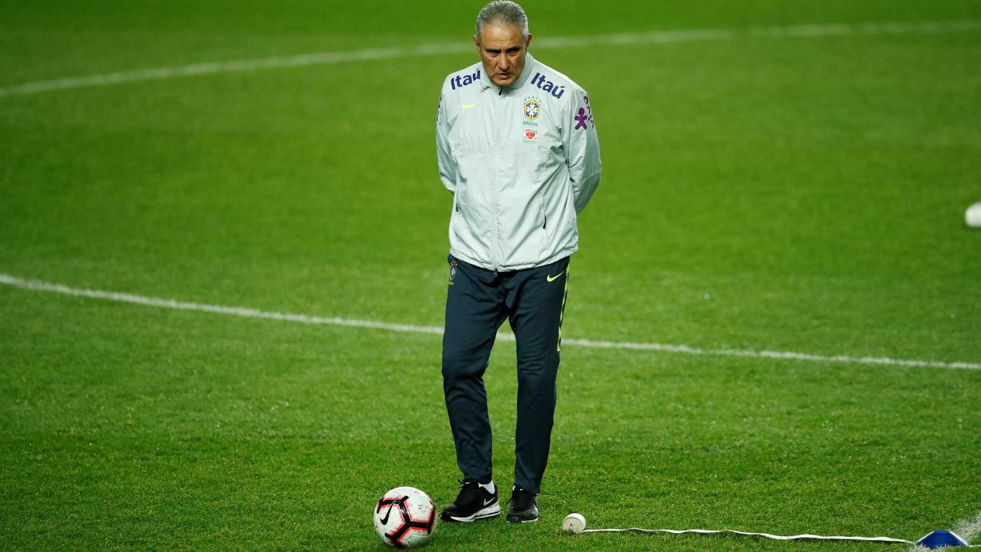 Em frio de quase 0ºC, seleção treina com reservas e sem Neymar em campo Action Images via Reuters/Andrew Boyers