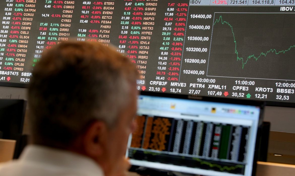 Bolsa cai 5,22% em mais um dia de nervosismo no mercado REUTERS/Amanda Perobelli