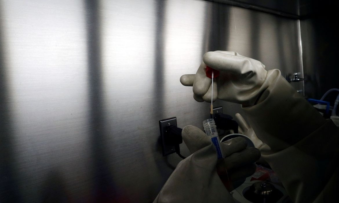 Petrobras vai doar 600 mil testes para covid-19 ao SUS REUTERS / Edgar Su