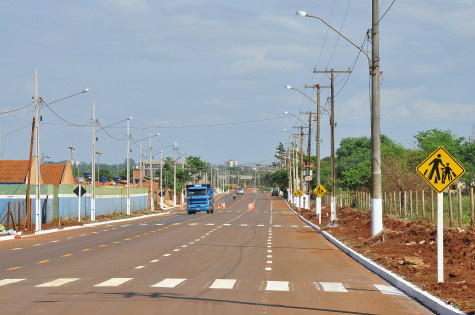 Asfalto da Avenida Potreirito e muda realidade na região sudeste de Dourados Com o asfaltamento da Avenida Potreirito o prefeito Murilo realiza mais uma importante obra que facilita o desenvolvimento de Dourados – A. Frota