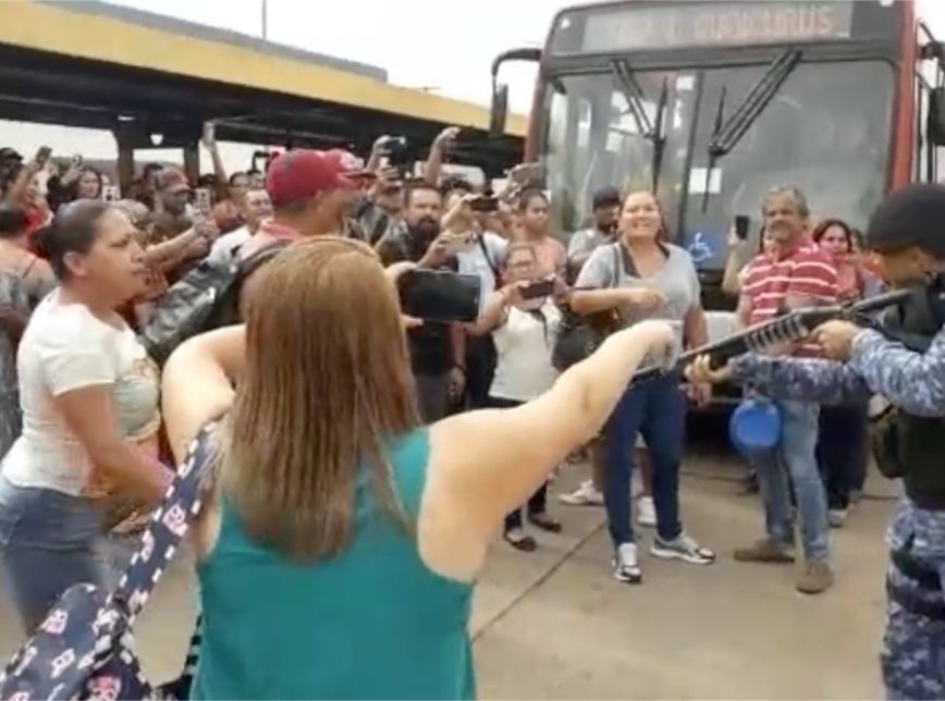 Guardas que atuaram em dispersão de manifestantes em terminal são afastados Reprodução/TV Morena