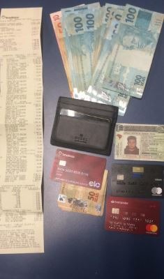 Dupla especializada em golpes contra idosos em agências bancárias é presa Dupla especializada em golpes contra idosos em agências bancárias é presa