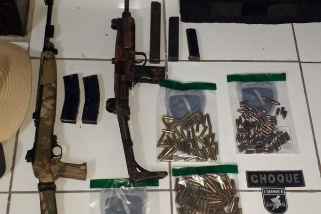 Morre em confronto com Choque o mentor da quadrilha do chapéu Armas e munições apreendidas com a dupla no Polo. Divulgação/Choque