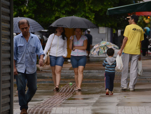 Fim de semana terá chuvas fortes, com rajadas de vento e granizo Chuvas devem ser fortes e temperatura terá ligeira queda - Foto: Gerson Oliveira / Correio do Estado