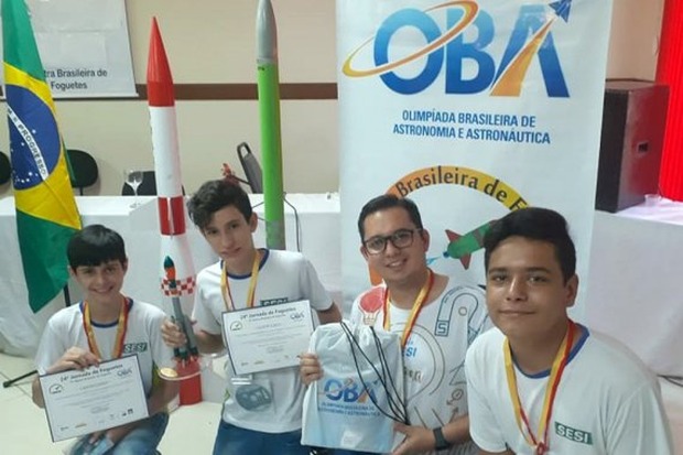 Escola do Sesi de Naviraí é premiada com medalha de ouro na etapa nacional da Mostra Brasileira de Foguetes Escola do Sesi de Naviraí é premiada com medalha de ouro na etapa nacional da Mostra Brasileira de Foguetes
