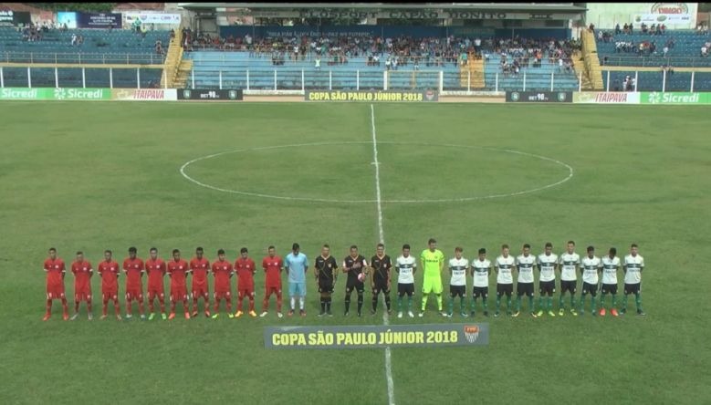 Comercial e Coritiba na abertura da copinha.