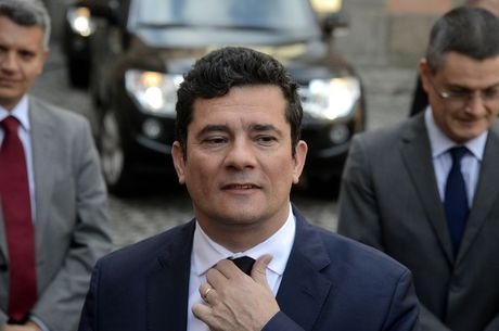 Moro: discussão sobre 2ª instância no Congresso não afronta STF Moro disse que se deve respeitar a decisão do STF
Tânia Rêgo/Agência Brasil