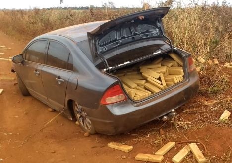 Trio é preso com com 900 quilos de maconha em estrada vicinal