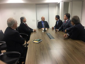 Ministros garantem a prefeito o recomeço de obras travadas