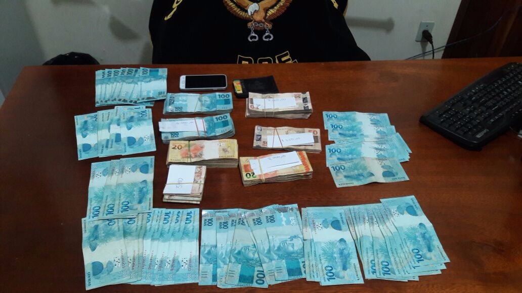 Comboio de 9 carretas com cigarros contrabandeados é apreendido pelo DOF